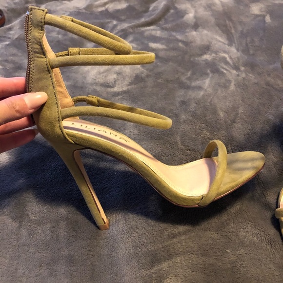 Adorable heels - Picture 4 of 4